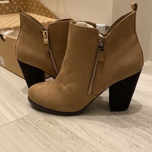 Brand new in box Spring Kokes Taupe Beige Faux Suede Boots Size 7 37